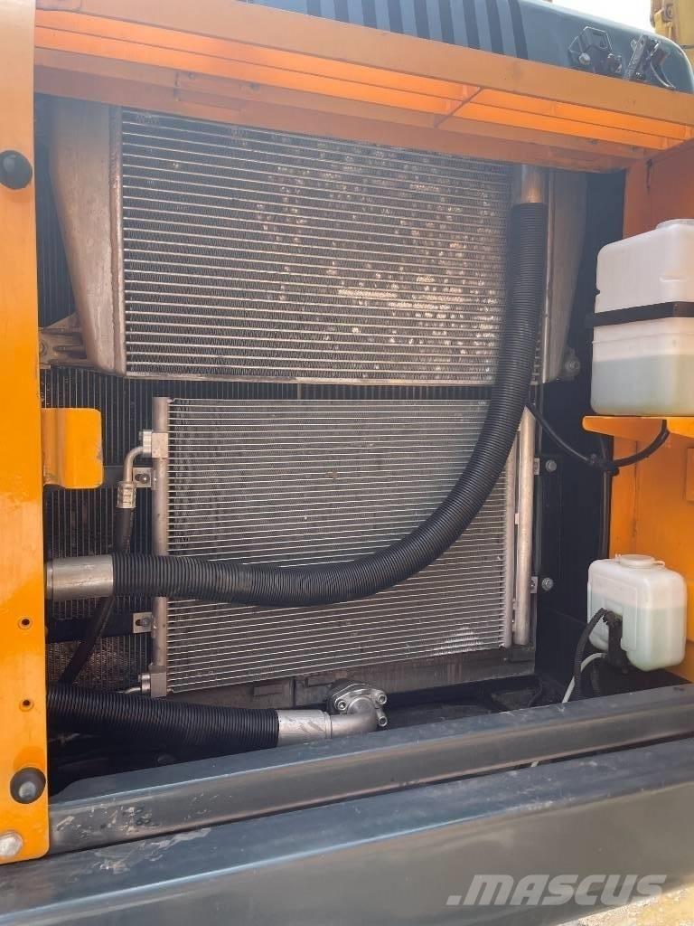 Hyundai 220LC-9S Vikšriniai ekskavatoriai