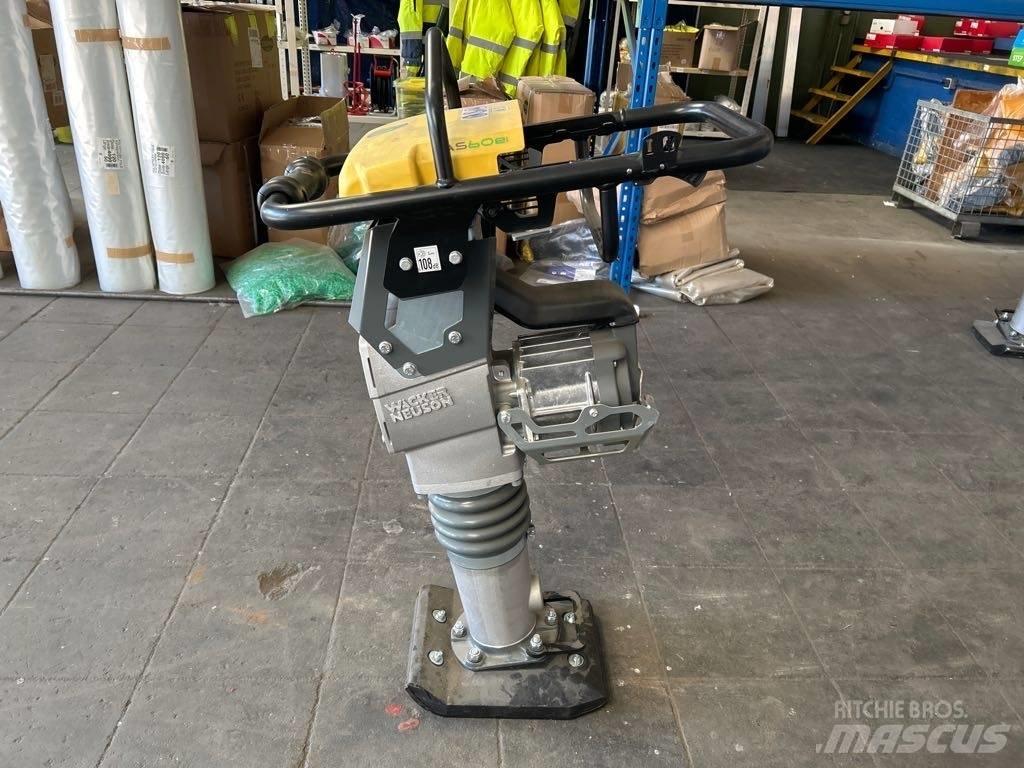 Wacker Neuson AS60e Plūktuvai