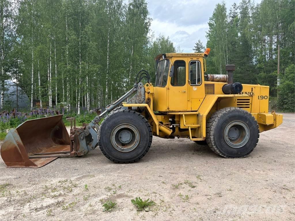 Volvo BM L90 5.5. Naudoti ratiniai krautuvai