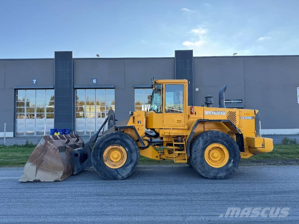 Volvo L 120 D Naudoti ratiniai krautuvai