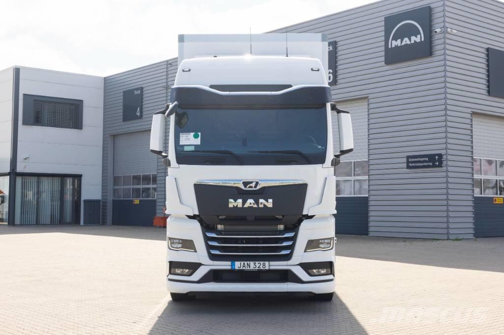 MAN TGX 26.520 6x2-4 Sunkvežimiai su dengtu kėbulu