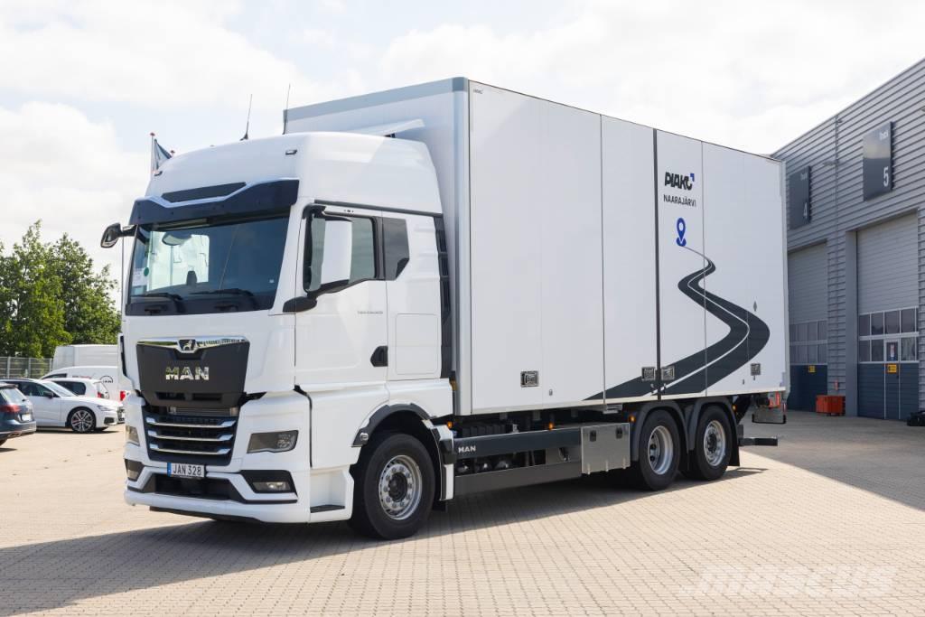 MAN TGX 26.520 6x2-4 Sunkvežimiai su dengtu kėbulu
