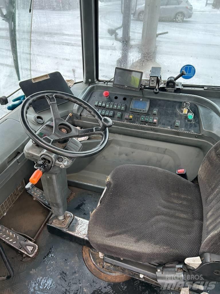 Kalmar TR618i Naudoti terminalų vilkikai