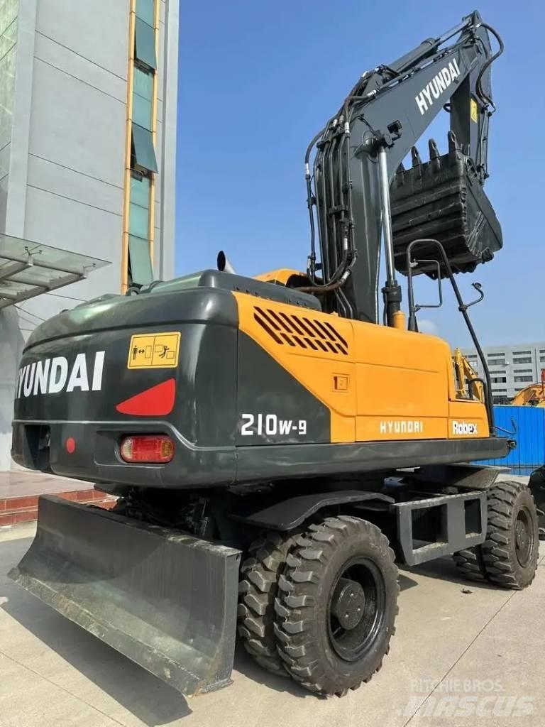 Hyundai R210W-9 Ratiniai ekskavatoriai