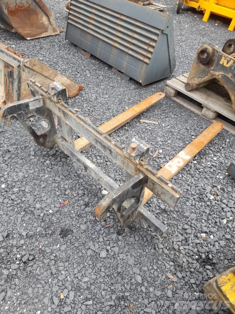 CAT 908M Naudoti ratiniai krautuvai