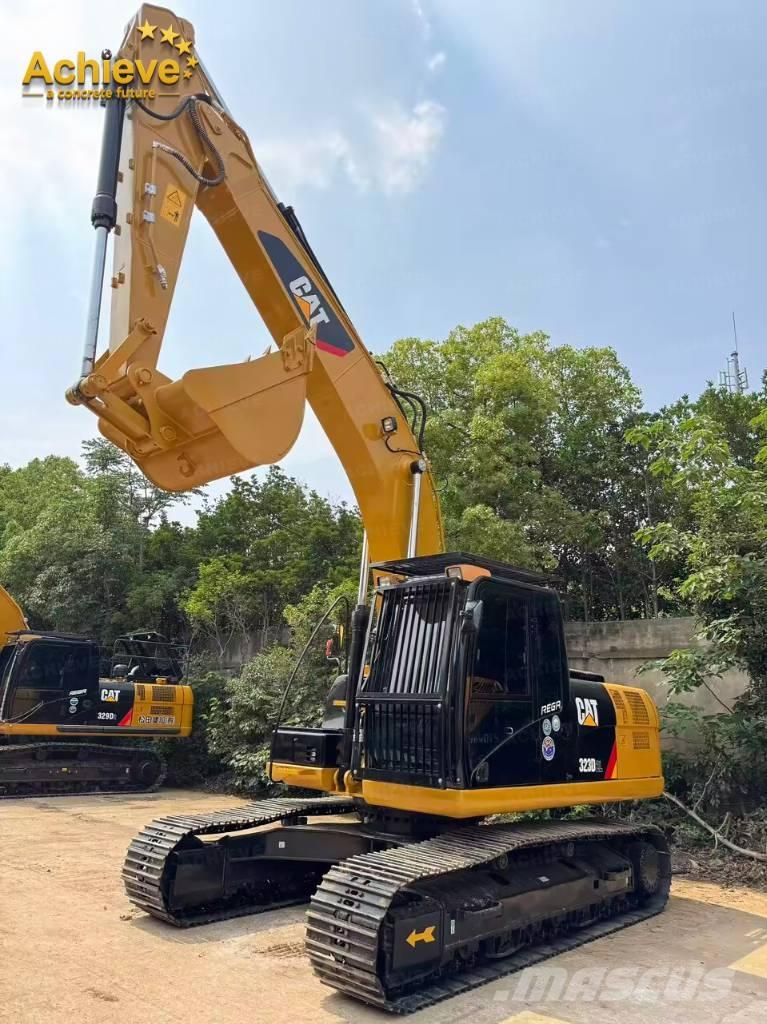 CAT 323D2L Vikšriniai ekskavatoriai