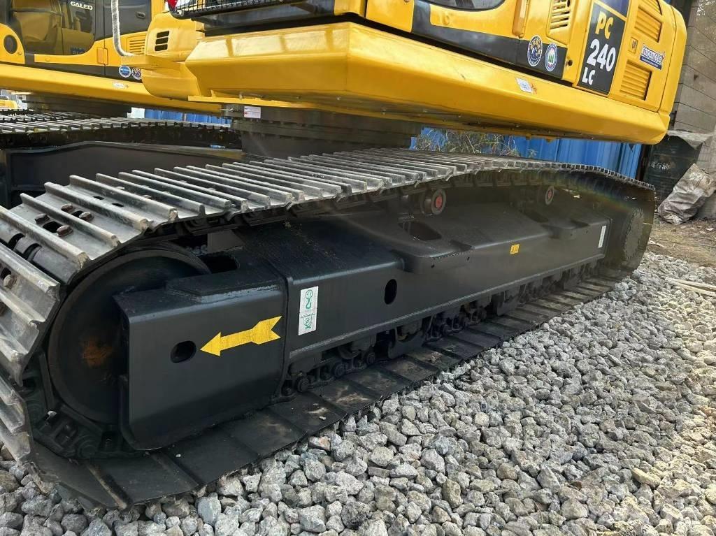 Komatsu 240-8 Vikšriniai ekskavatoriai