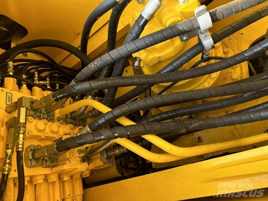 Komatsu 240-8 Vikšriniai ekskavatoriai