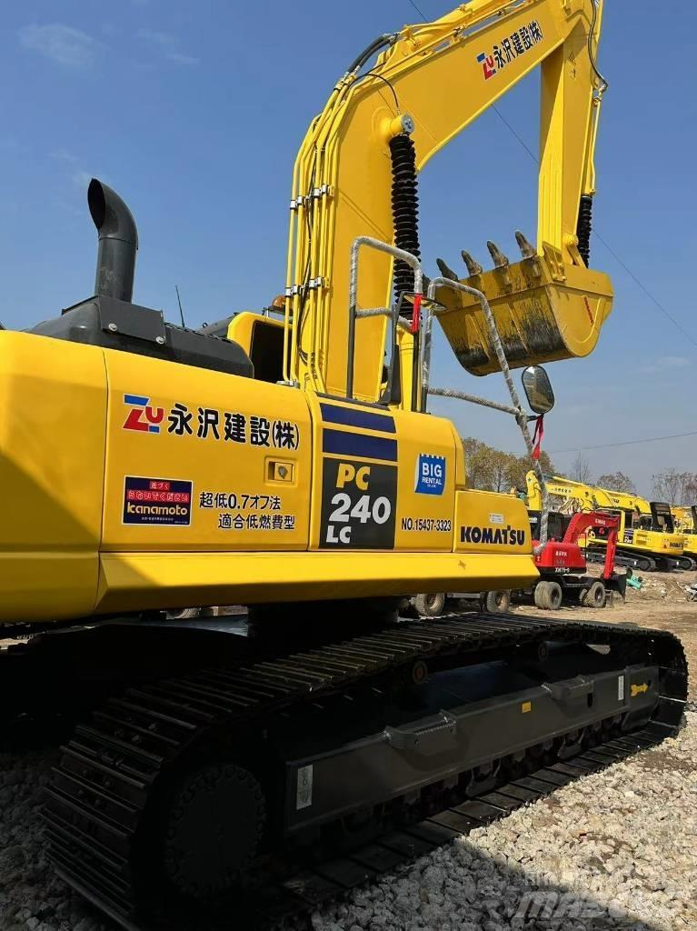 Komatsu 240-8 Vikšriniai ekskavatoriai