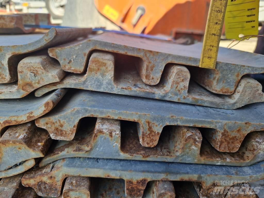 Volvo EC 200 Vikšrai, grandinės ir važiuoklės