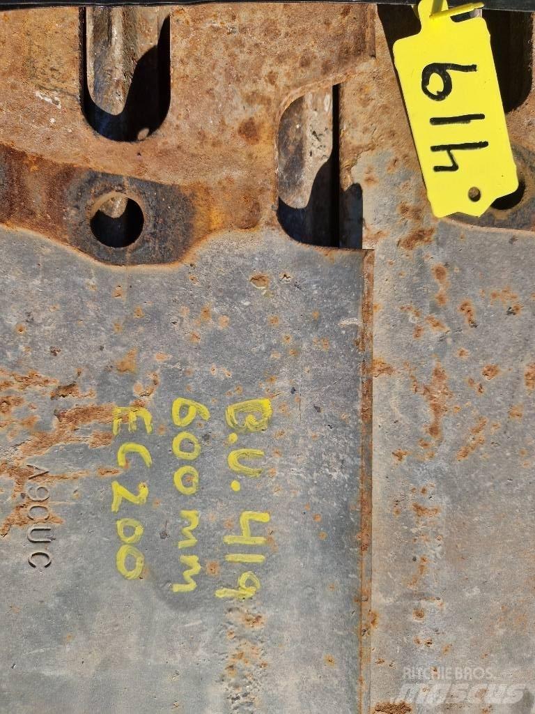 Volvo EC 200 Vikšrai, grandinės ir važiuoklės