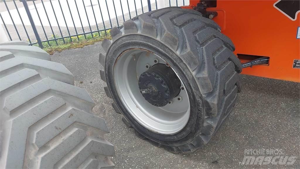 JLG 680SGW+ Teleskopiniai keltuvai