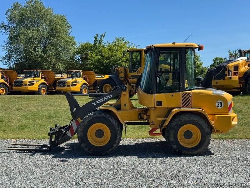 Volvo L 35 G Naudoti ratiniai krautuvai