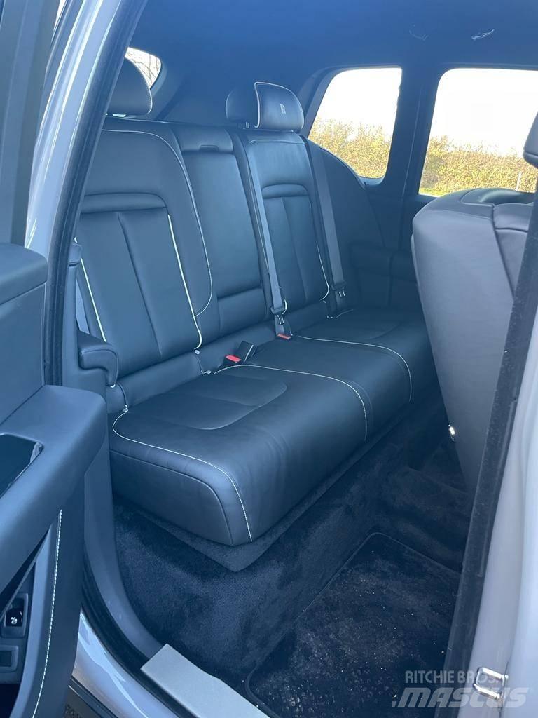 Rolls Royce Cullinan Lengvieji automobiliai