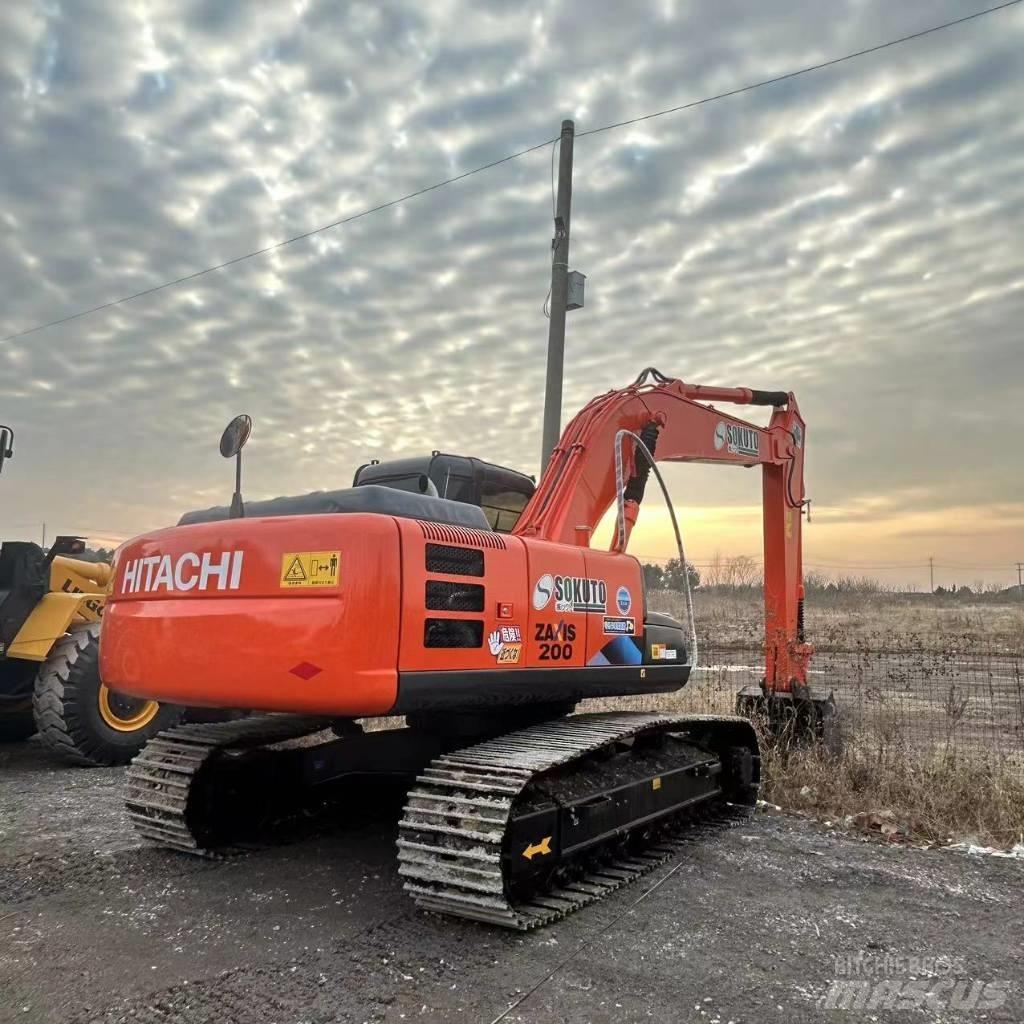 Hitachi ZX 200 Vikšriniai ekskavatoriai