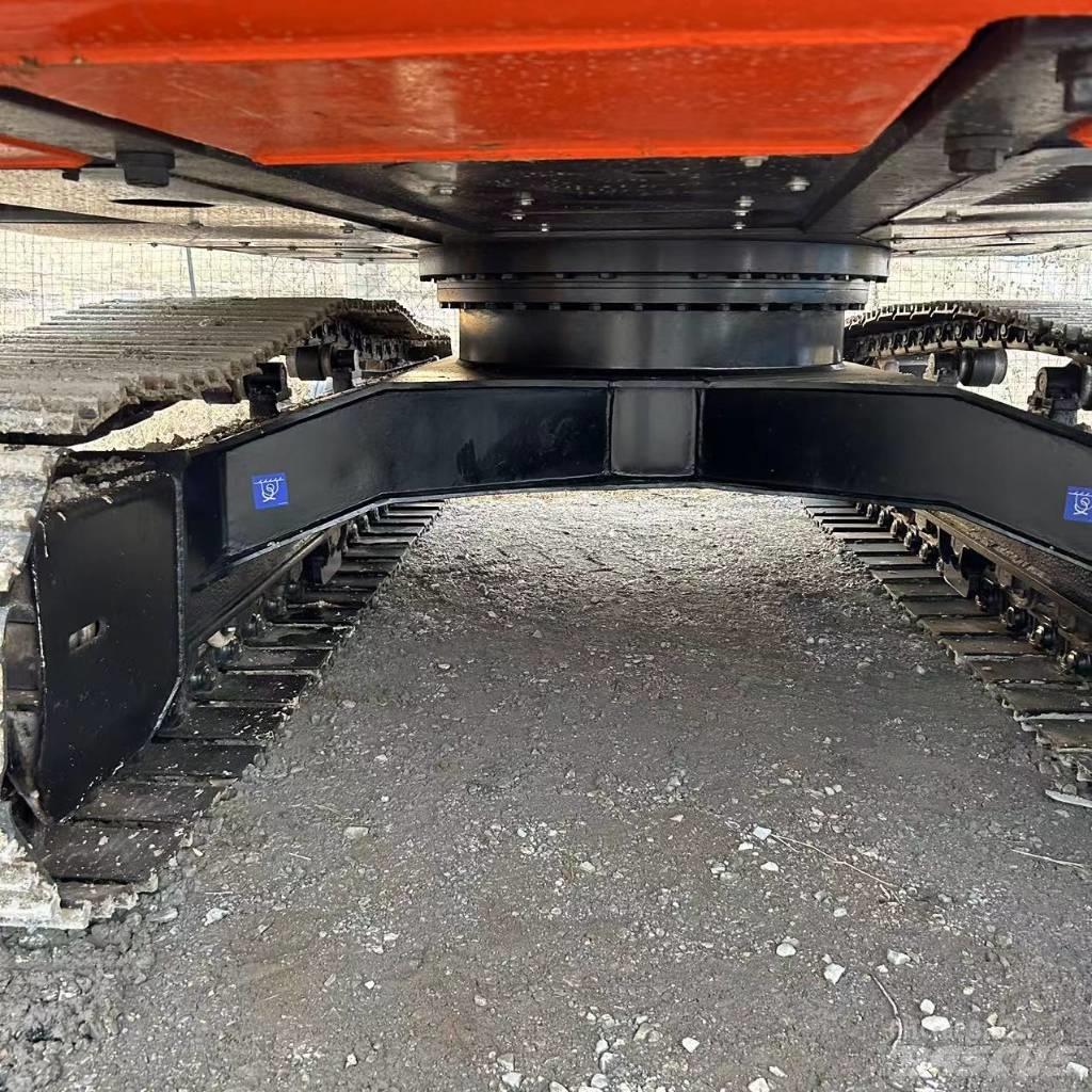 Hitachi ZX 200 Vikšriniai ekskavatoriai