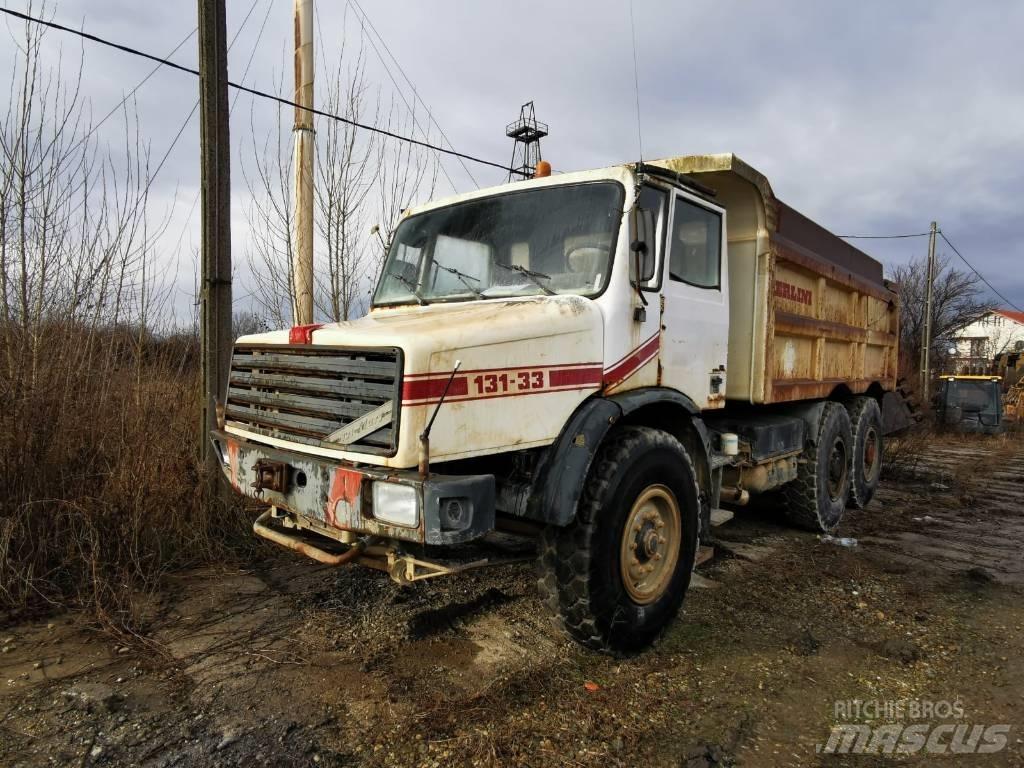 Perlini 131-33 Atliekų išvežimo technika