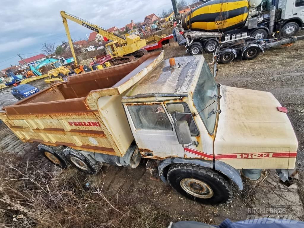 Perlini 131-33 Atliekų išvežimo technika