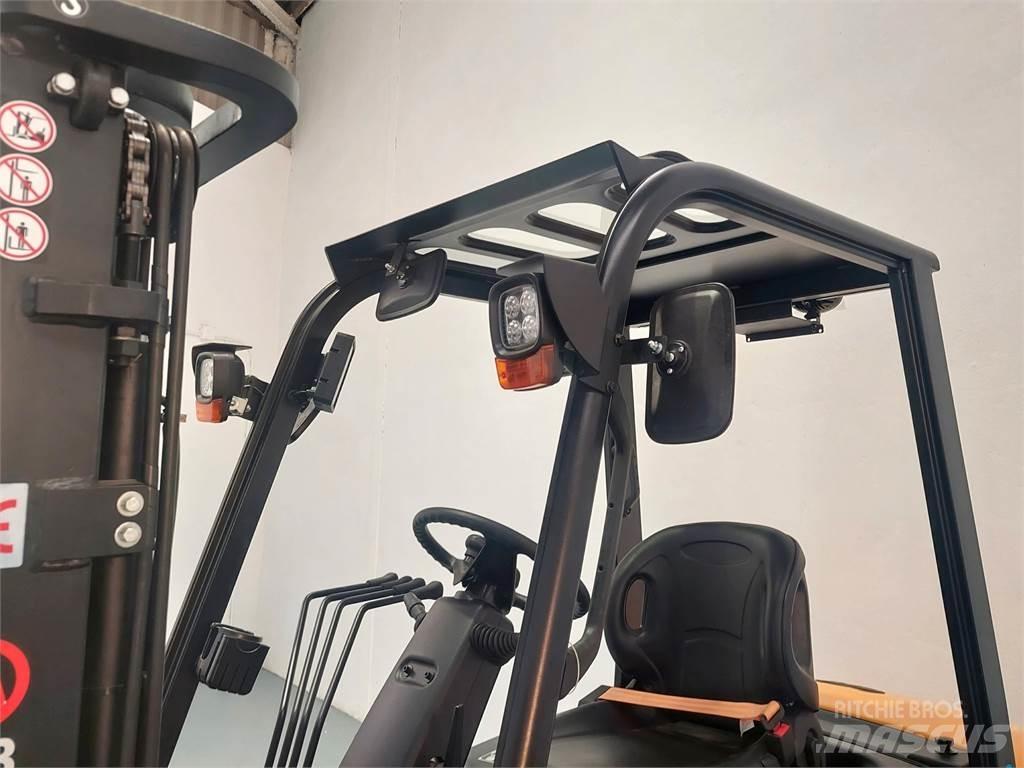  EFL353 Elektriniai šakiniai krautuvai