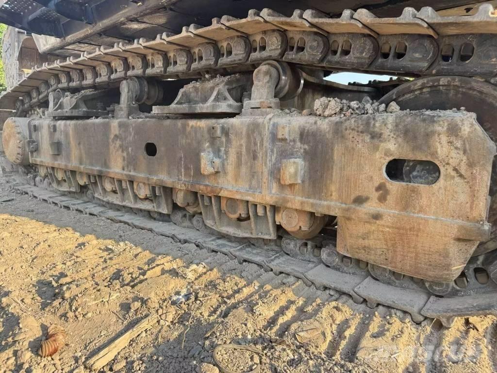 Hitachi ZX690LCH-5A Vikšriniai ekskavatoriai