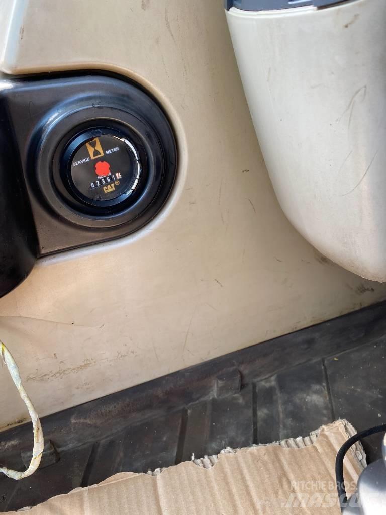 CAT 330 D Vikšriniai ekskavatoriai