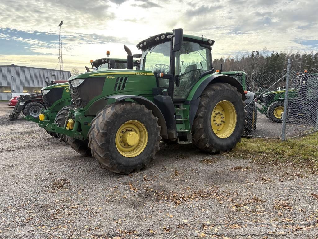 John Deere 6215 R Traktoriai