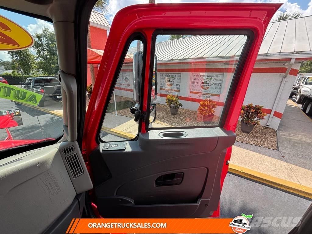 International 4300 Sunkvežimiai su dengtu kėbulu