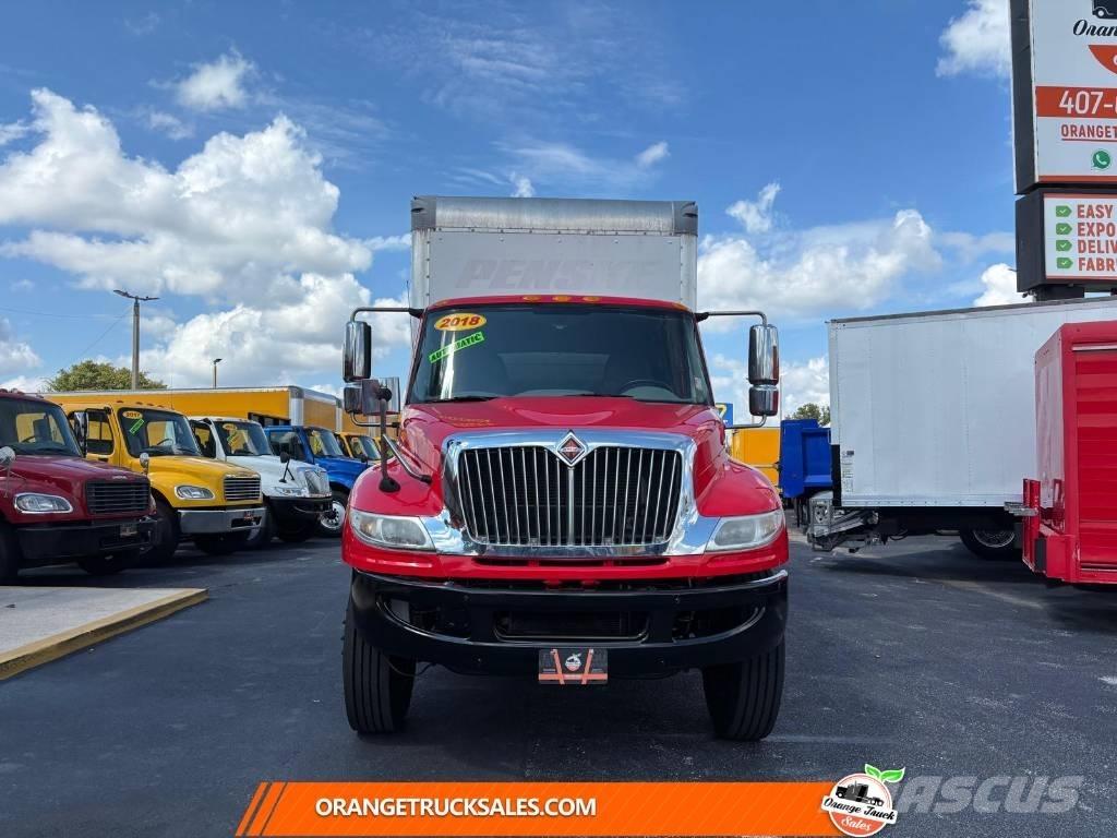 International 4300 Sunkvežimiai su dengtu kėbulu