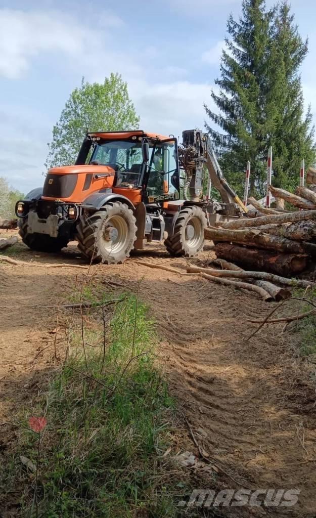 JCB Fastrac 3230 Miško traktoriai