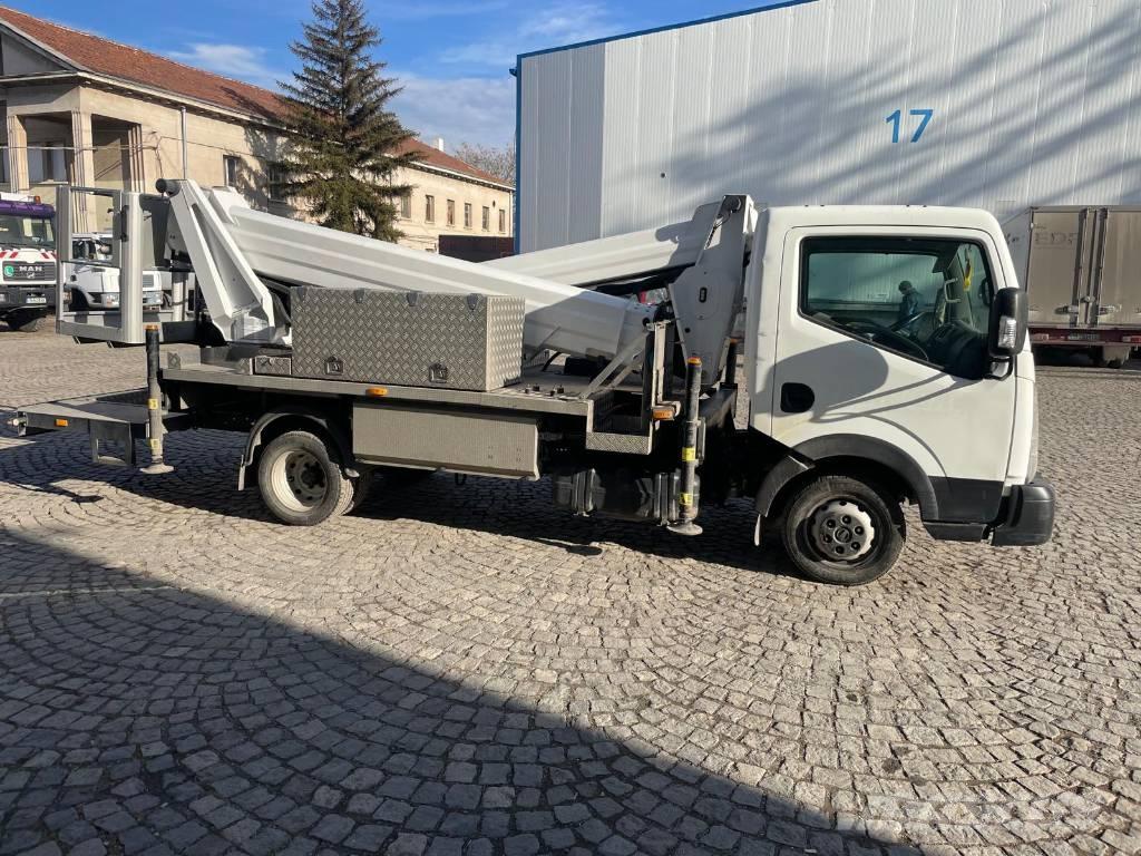 VERSALIFT VTX-240 Ant vilkikų montuojamos kėlimo platformos