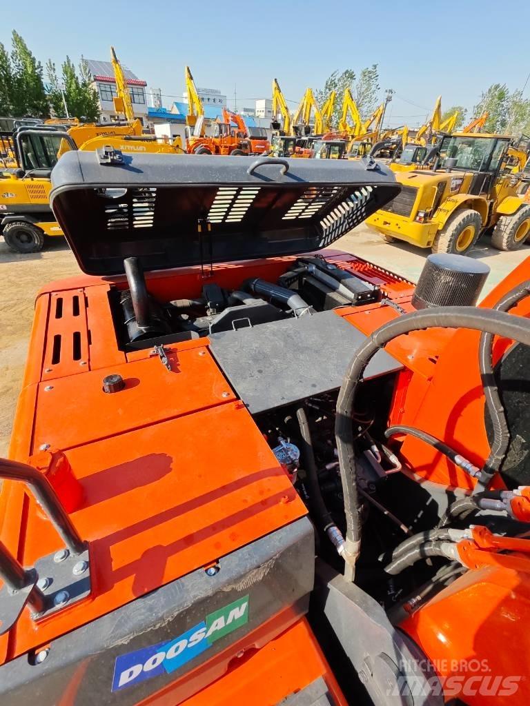 Doosan DX 225 LC Vikšriniai ekskavatoriai