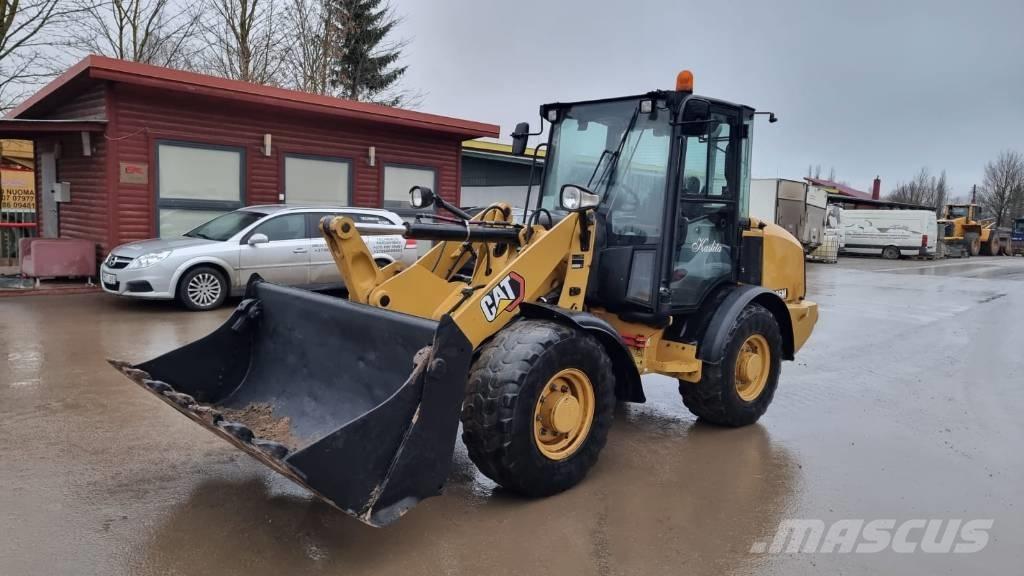 CAT 906 M Naudoti ratiniai krautuvai