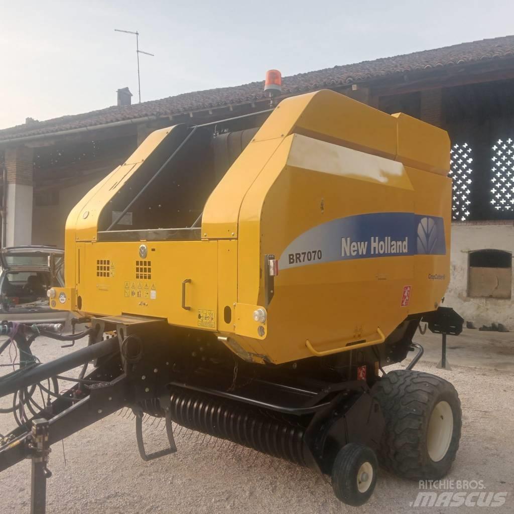 New Holland BR 7070 Ritinių presai