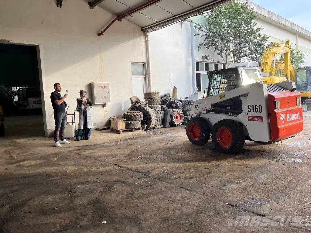 Bobcat S 160 Krautuvai su šoniniu pasukimu