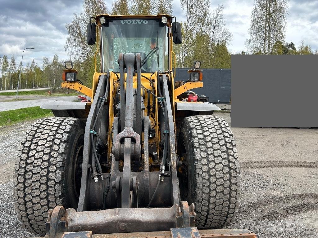 Volvo L 120 E Naudoti ratiniai krautuvai