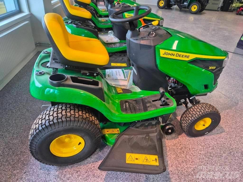 John Deere X 107 Sodo traktoriukai-vejapjovės