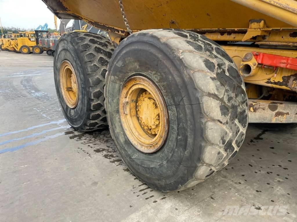 CAT 735 Karjeriniai savivarčiai