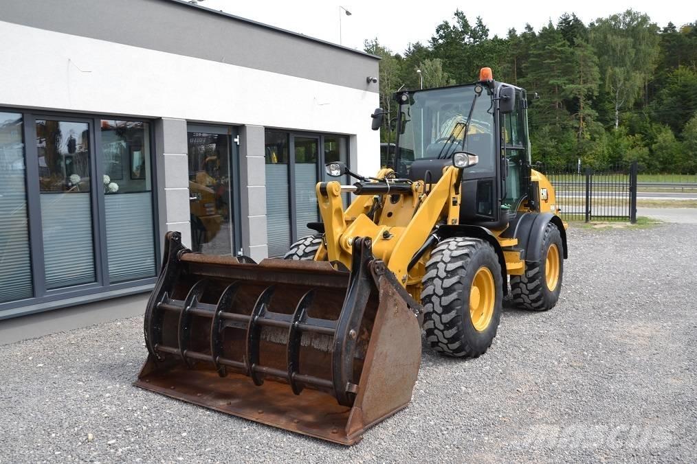 CAT 908 M Naudoti ratiniai krautuvai