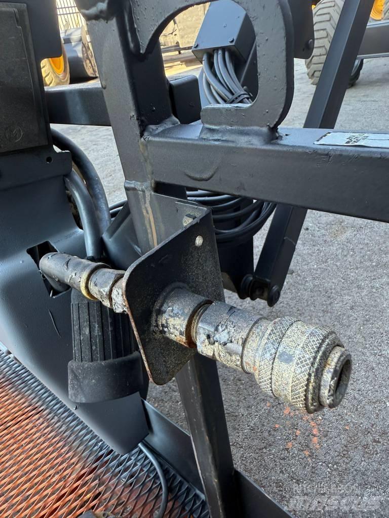 JLG 600 AJ Alkūniniai keltuvai