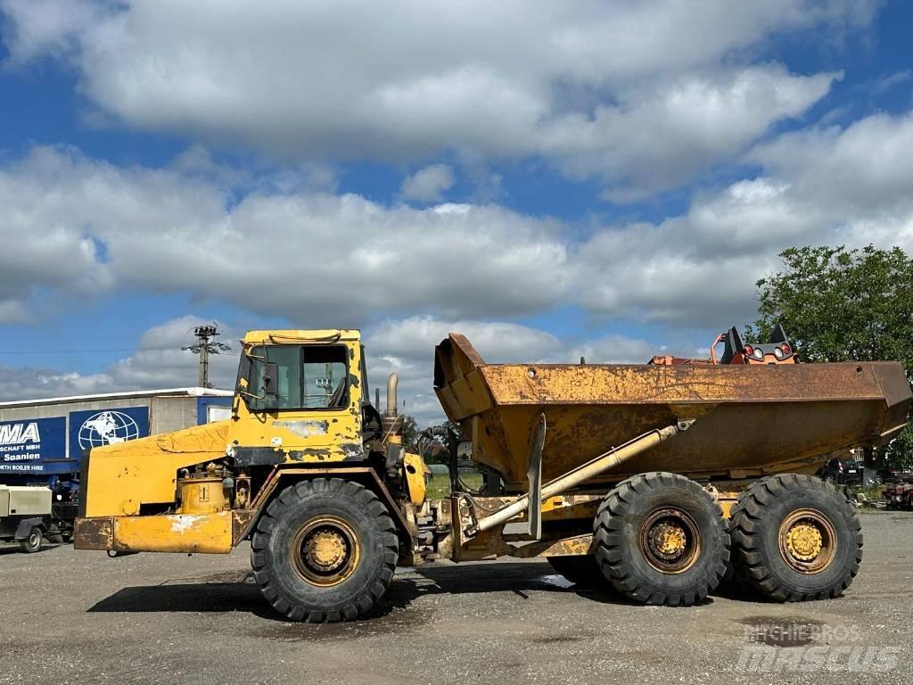 CAT D 300 E Karjeriniai savivarčiai