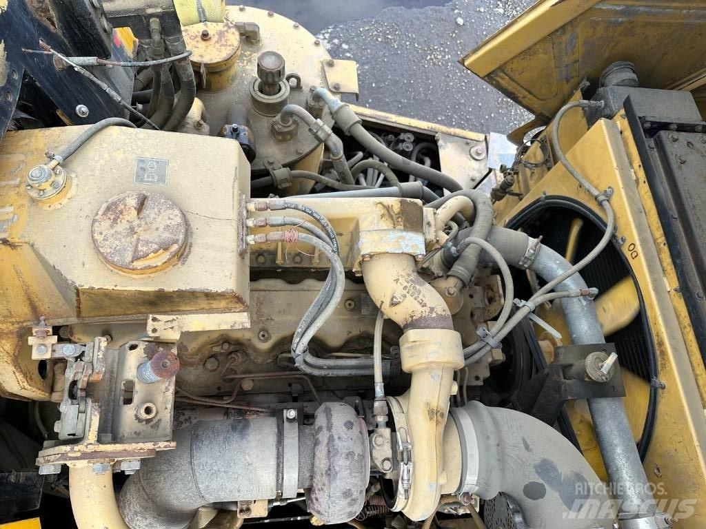 CAT D 300 E Karjeriniai savivarčiai
