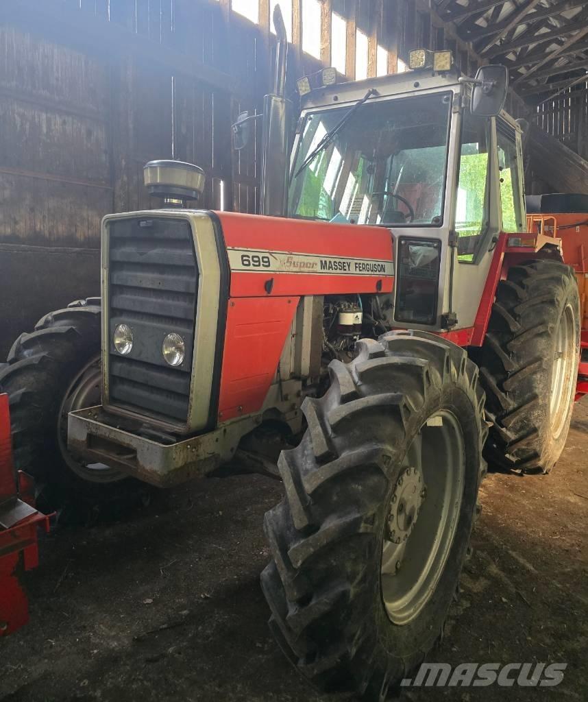 Massey Ferguson 699 Traktoriai