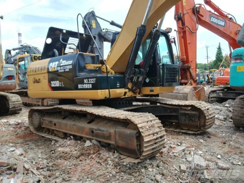 CAT 323 D L Vikšriniai ekskavatoriai