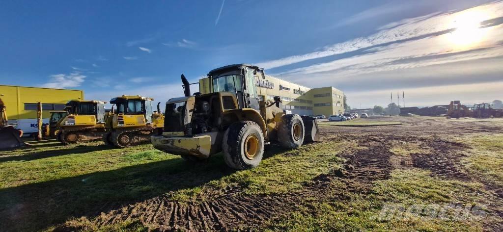 New Holland W 190 B Naudoti ratiniai krautuvai