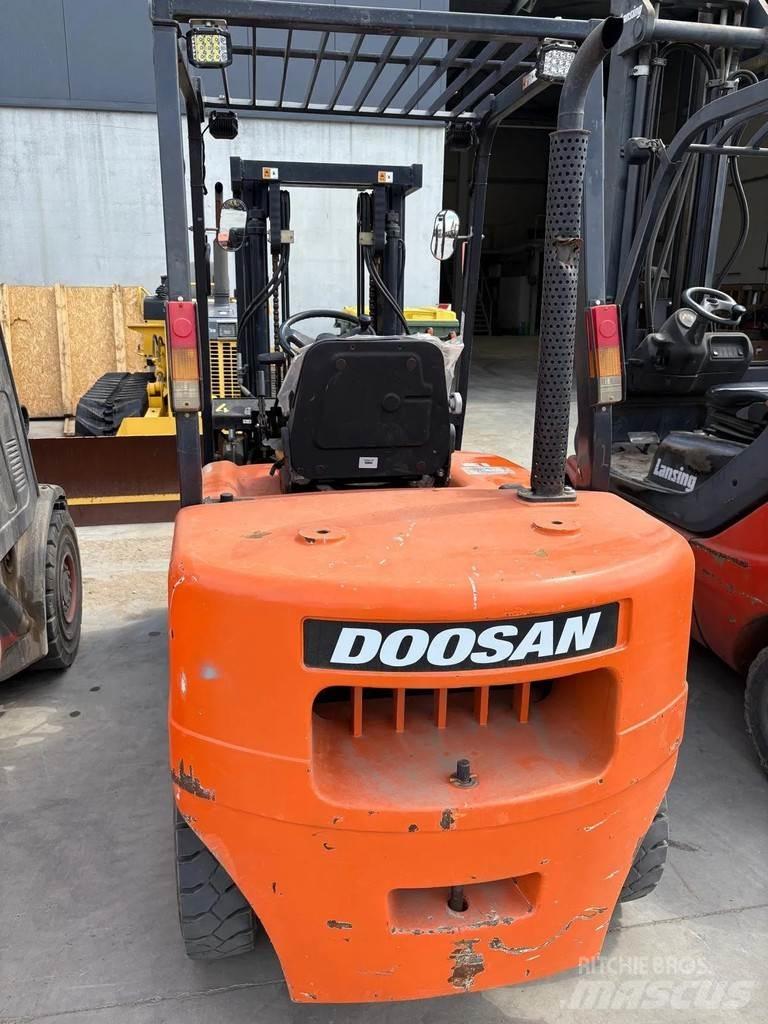 Doosan D30G D30G Šakiniai krautuvai - Kita