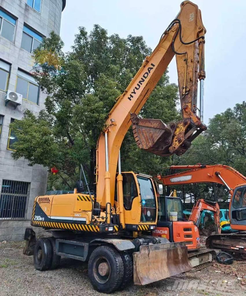 Hyundai r210w-9 Ratiniai ekskavatoriai