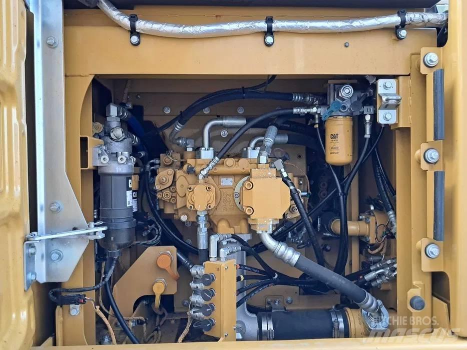 CAT 323 F L Vikšriniai ekskavatoriai