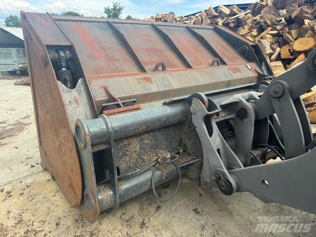 Volvo L 90 H Naudoti ratiniai krautuvai