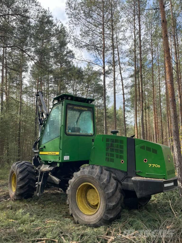 John Deere 770 D Miško technika (Harvesteriai)
