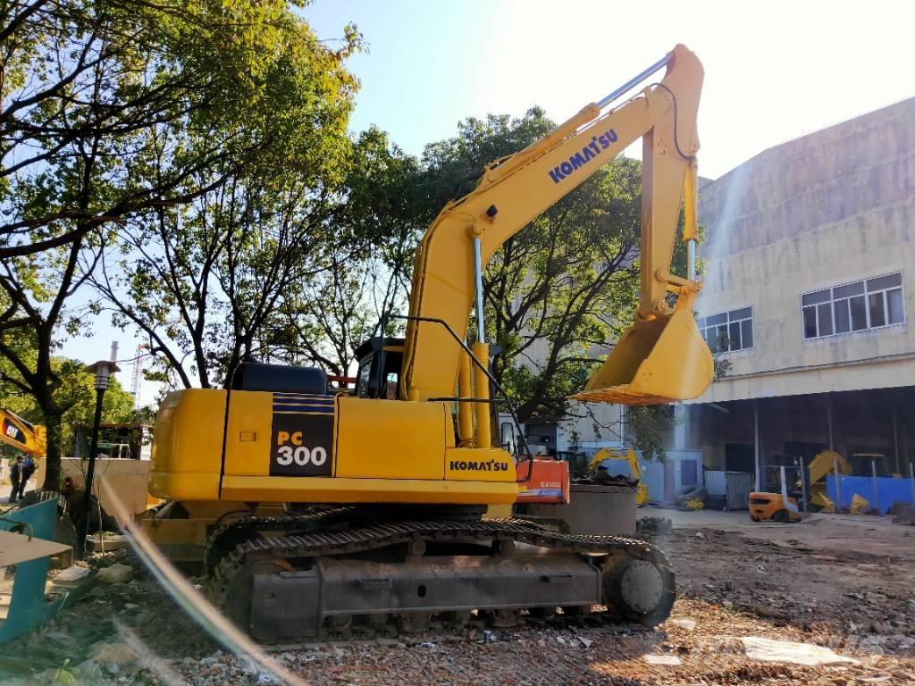 Komatsu PC300-7 Vikšriniai ekskavatoriai